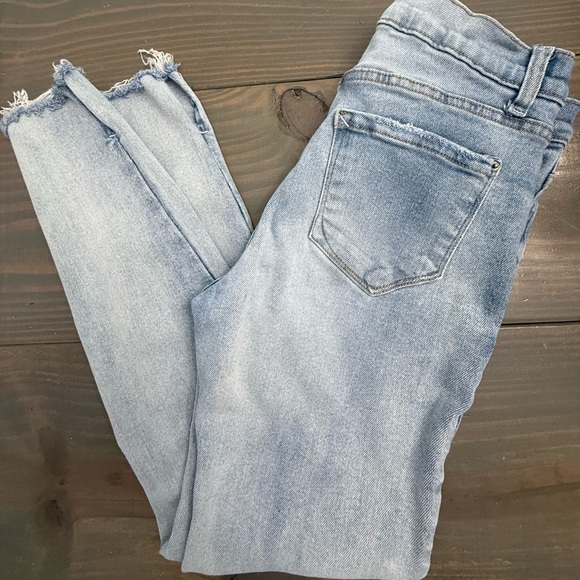 Size 4 Ultimate High Rise Skinny Jeans by Kensie Vintage Lux in Light Blue - Picture 6 of 7